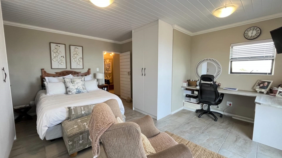 5 Bedroom Property for Sale in Dana Bay Western Cape